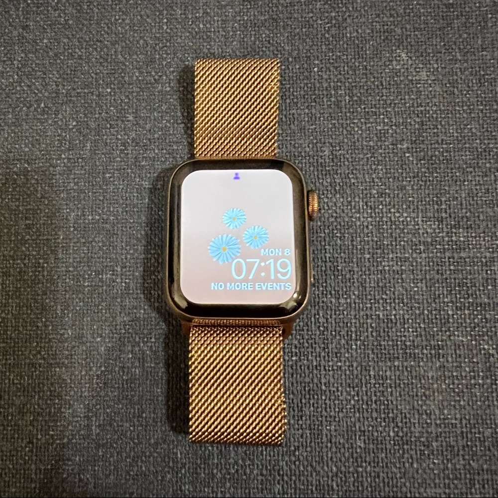 Apple Watch series 4 cellular & gps rose gold $300